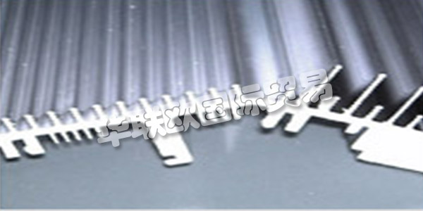 BENZ ALUSYSTEME在開發(fā)市場驅(qū)動和個性化解決方案方面，數(shù)十年的鋁加工經(jīng)驗(yàn)，技術(shù)訣竅和創(chuàng)新思維使得Swabian Pleidelsheim的Benz AluSysteme成為鋁制零件的領(lǐng)先系統(tǒng)制造商。無論您是委托他們?yōu)槟捻?xiàng)目開發(fā)鋁制拉伸型材，還是正在尋找鋁型材的合作伙伴，他們都將竭誠為您提供鋁加工的各個方面的幫助和建議。在他們的產(chǎn)品線輪廓線 他們?yōu)橄到y(tǒng)開發(fā)鋁。對于他們稱職的團(tuán)隊客戶滿意度，產(chǎn)品質(zhì)量，工藝流程和經(jīng)濟(jì)思想處于最前沿。他們對您的建議，解決方案建議，個人發(fā)展以及您的結(jié)果感到滿意。