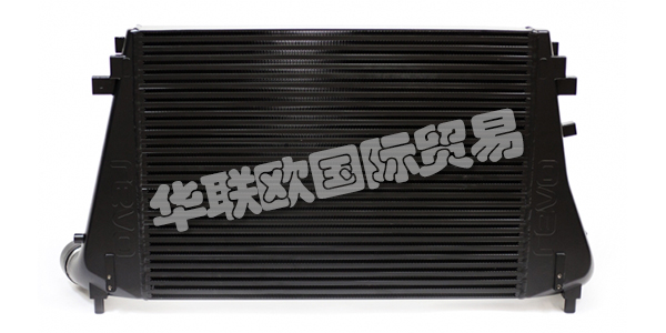 REVO成立于2002年，是汽車后市場行業(yè)的先驅(qū)。REVO軟件和硬件解決方案可以協(xié)調(diào)工作，以釋放引擎的真正潛力。使用最新技術(shù)和設(shè)施在內(nèi)部進行設(shè)計，硬件和軟件工程師均在其專業(yè)領(lǐng)域擁有豐富的經(jīng)驗。REVO以提供能夠滿足其客戶要求的高性能并確保使用壽命和可駕駛性為目標的產(chǎn)品而感到自豪。下文為您介紹REVO中冷器。